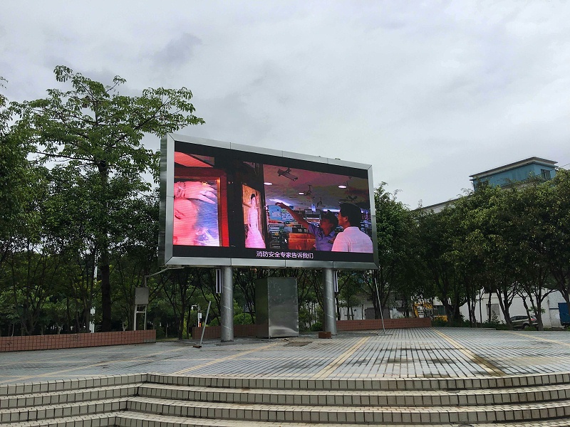 如何使用电脑连接远程控制室外LED显示屏系统？