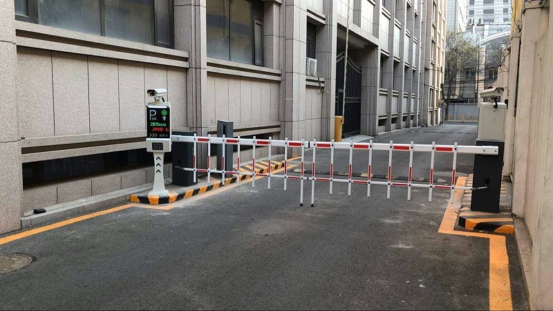 小区车辆出入管理系统，实现人员及车辆出入管理无人化