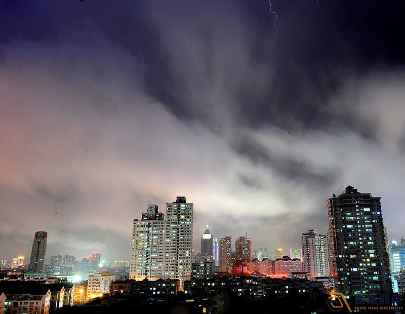 安防监控设备如何防雷雨？